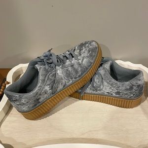 Cape Robin velvet shoe